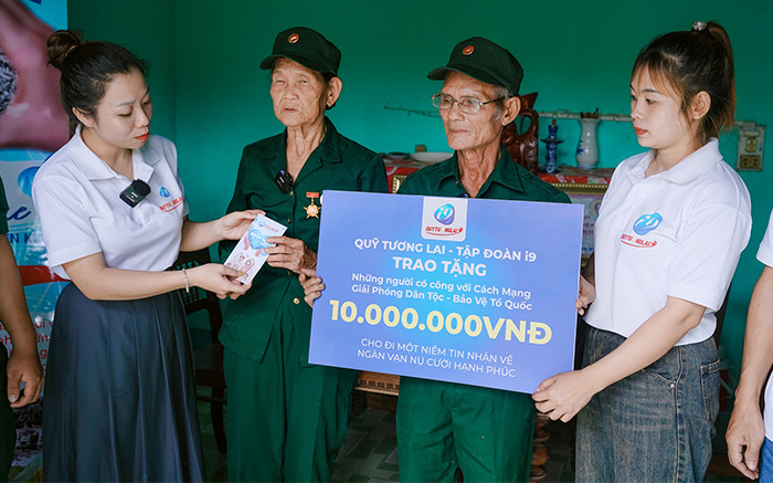 Hình ảnh hỗ trợ khách hàng và câu hỏi thường gặp của 555win